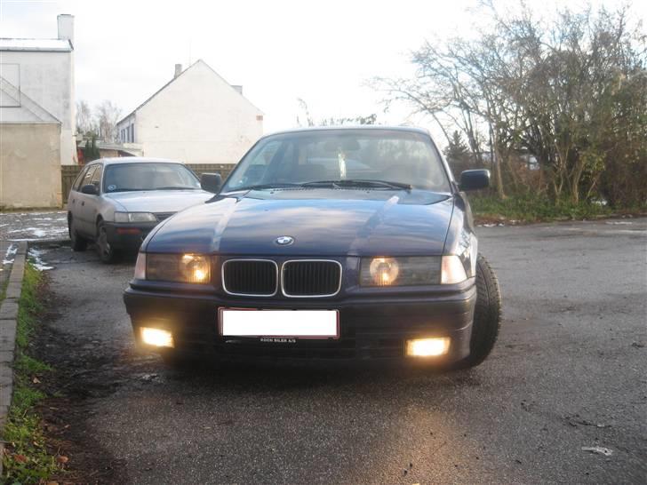 BMW 320i Coupe     (SOLGT) billede 9