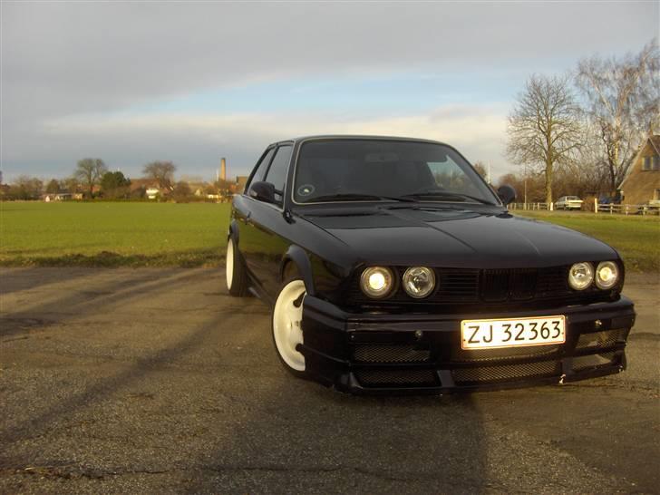 BMW 320i Coupe Solgt - En tur i det fri billede 1