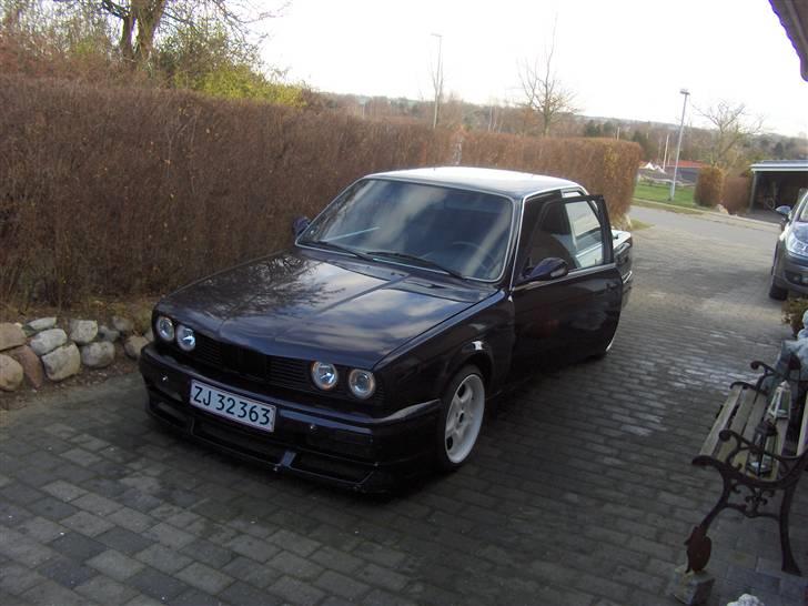 BMW 320i Coupe Solgt - Pæn front billede 5