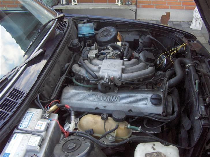 BMW 320i Coupe Solgt - Maskinen billede 8