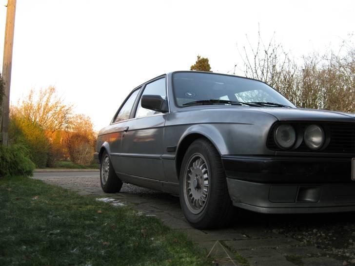 BMW E30 320I  "Solgt" billede 1