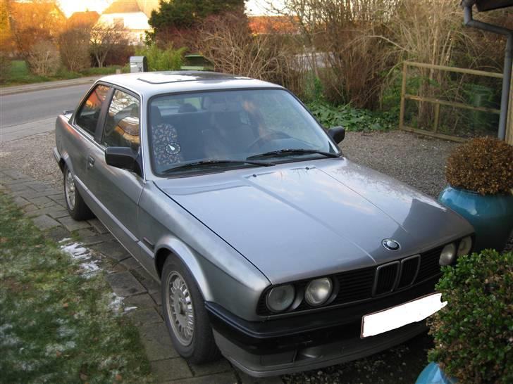 BMW E30 320I  "Solgt" billede 2