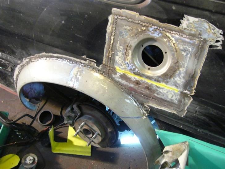 Toyota Corolla GT (Solgt) - Og fjernede det gamle ruste klap benzinlåg. Golf1 DTM dæksel kommer på istedet for. billede 17