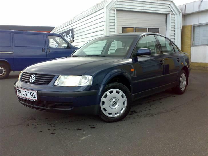 VW Passat 3B Limousine - Som den så ud da jeg fik den, bortset fra de hvide blink i front.. billede 20