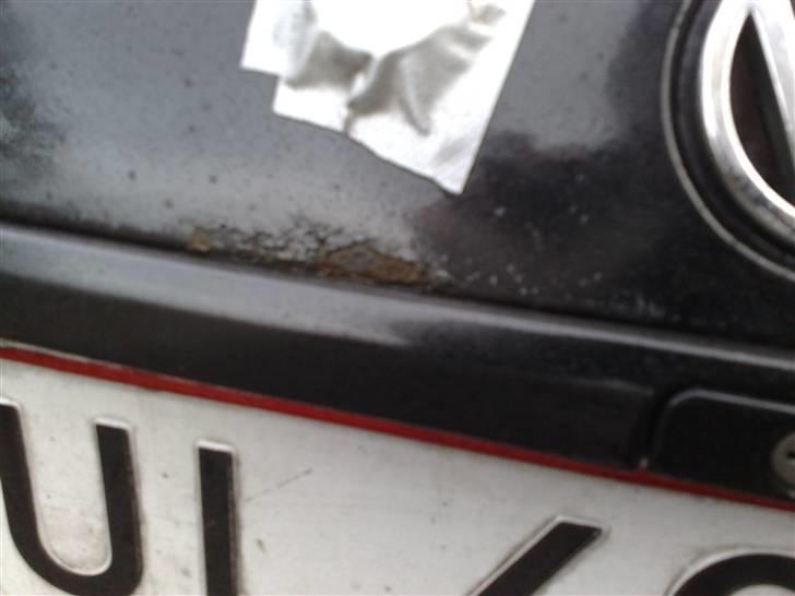 VW Golf III 1,8 CL #Solgt - Der lidt overflade rust i bagklappen. billede 14