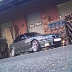 BMW e36 325i  nu 330ci