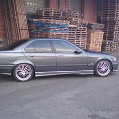 BMW e36 325i  nu 330ci