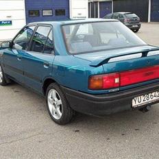 Mazda 323 Sedan 4 dørs