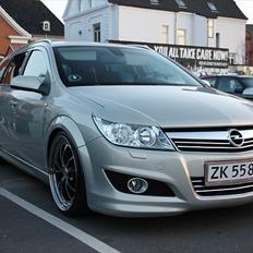 Opel astra h opc line.