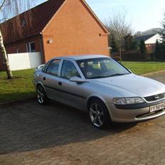 Opel Vectra b 1.6 16 V Solgt