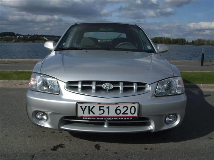 Hyundai Accent 1.5 GLS (solgt) - Forfra billede 2