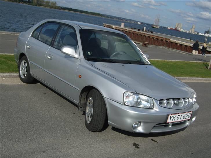 Hyundai Accent 1.5 GLS (solgt) - Skråt forfra billede 3