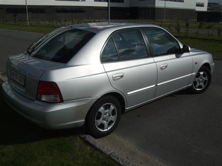 Hyundai Accent 1.5 GLS (solgt) - Skråt bagfra billede 4