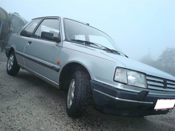 Peugeot 309 skrottet billede 2