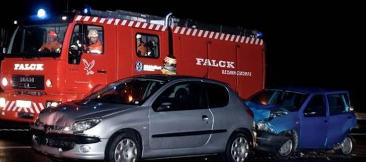 Fiat punto s 1,2 (totalskadet) - min bil totalskadet, blevet madst mellen to biler, den er virkelig blevet kryllet sammen.! min den blå. billede 14