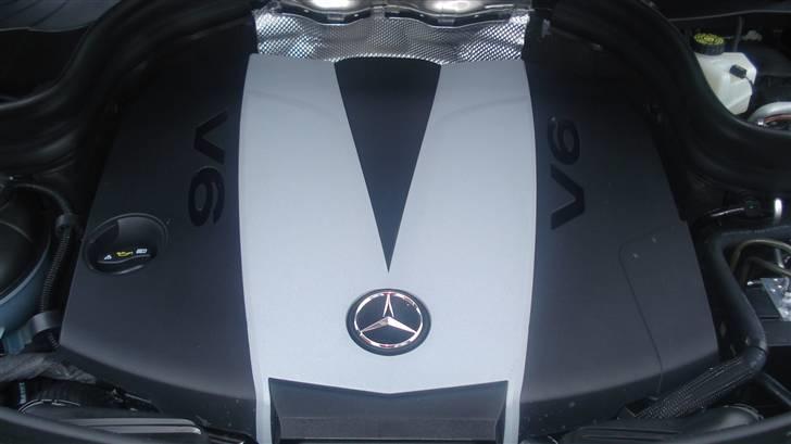 Mercedes Benz GLK 320 4MATIC - V6 bjørnen ligger godt i rummet med hestene billede 14