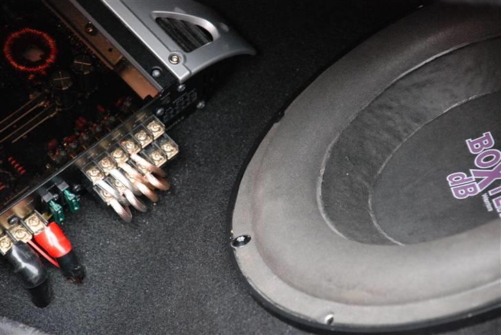 VW Polo 6n TILSALG  - Har forsøgt at Skjule kablerne så meget som muligt. billede 2