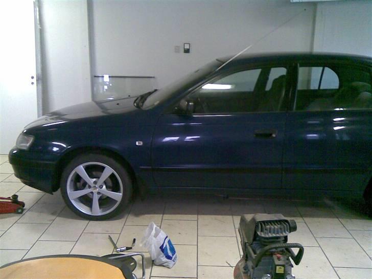Toyota carina e (Solgt) - mine nye sommerdæk, skulle jo lige se om de passet :-) billede 4