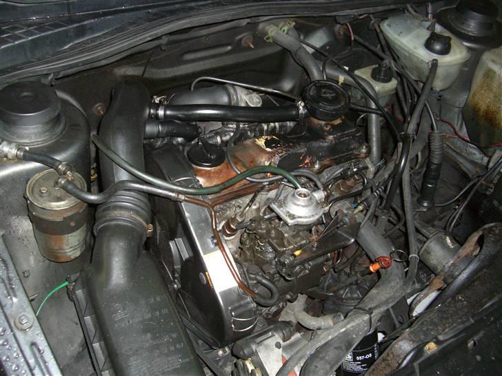 VW Golf 1,6 TD Solgt - Maskinen der rykker a goller frema:D..  billede 5