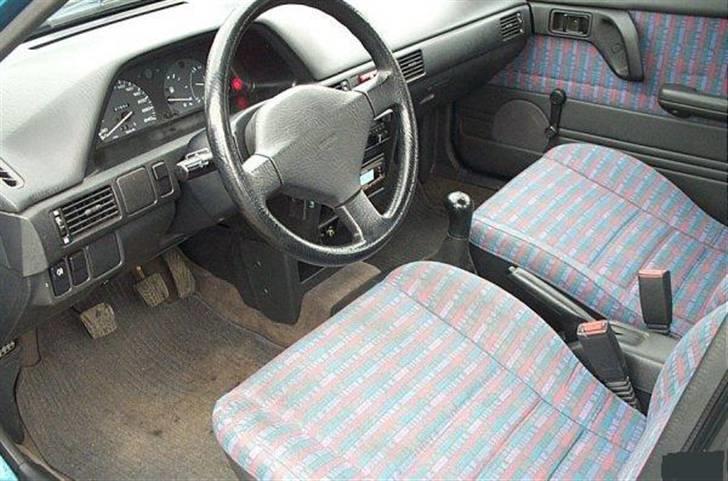 Mazda 323 Sedan 4 dørs billede 7