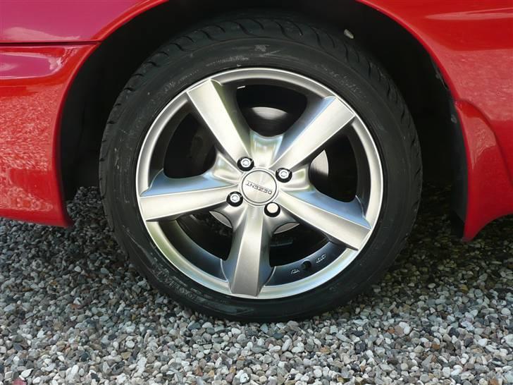 Mazda MX-3 tilsalg - Mine lækre DeZent fælge og min Yokohama sportsdæk billede 8