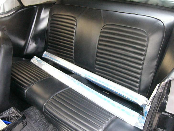 Ford mustang - bagsæde hvor de nye lister ligger til siderne  billede 4