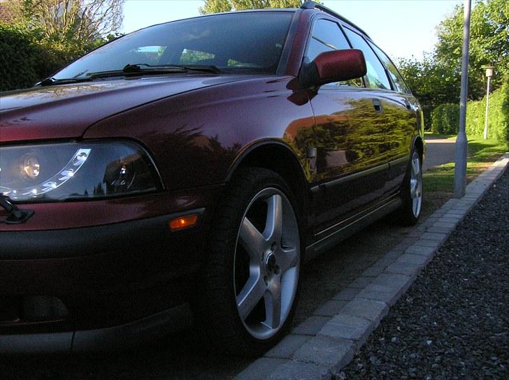 Volvo V40 1,8 16v (SOLGT) - Med de gamle sommerfælg billede 8