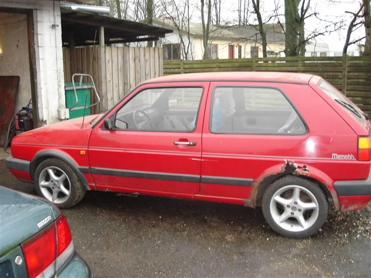 VW Golf 2 1,8 SÆLGES I DELE! - Har ny bagskærm til den, har bare ikke fået det svejst endnu.. billede 4