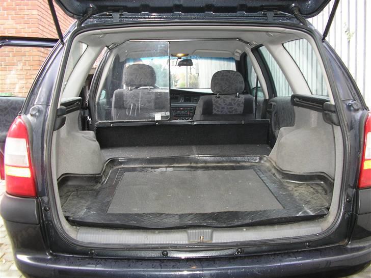 Opel Vectra *solgt* - Plads til lidt af hvert. www.nk-entertainment.com billede 10