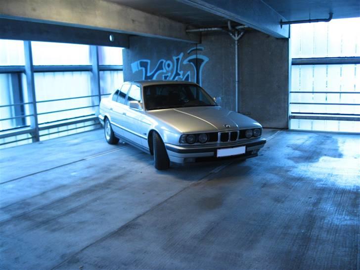 BMW 525i 24V e34 "SOLGT" billede 1