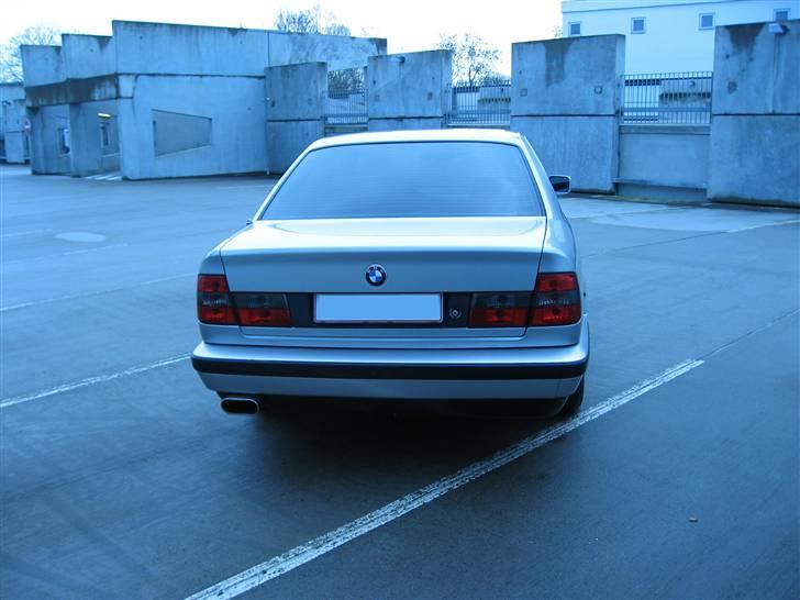 BMW 525i 24V e34 "SOLGT" - Go´ røv billede 4