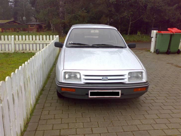 Ford Sierra 2,3GL. V6..(SOLGT) - Så langt så godt! Pæn bil alm bil at se på! billede 3