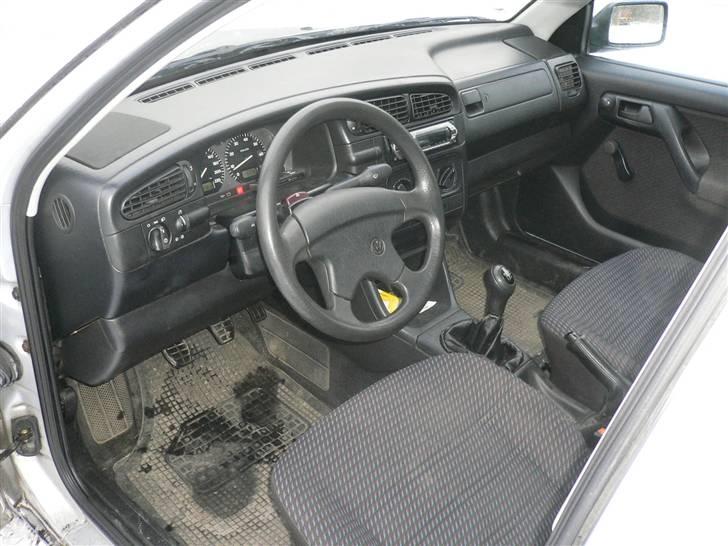 VW Vento SOLGT - emblem fri front billede 12