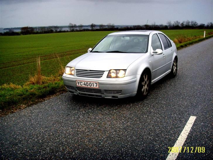 VW Bora 2,8 V6 4motion SOLGT billede 1