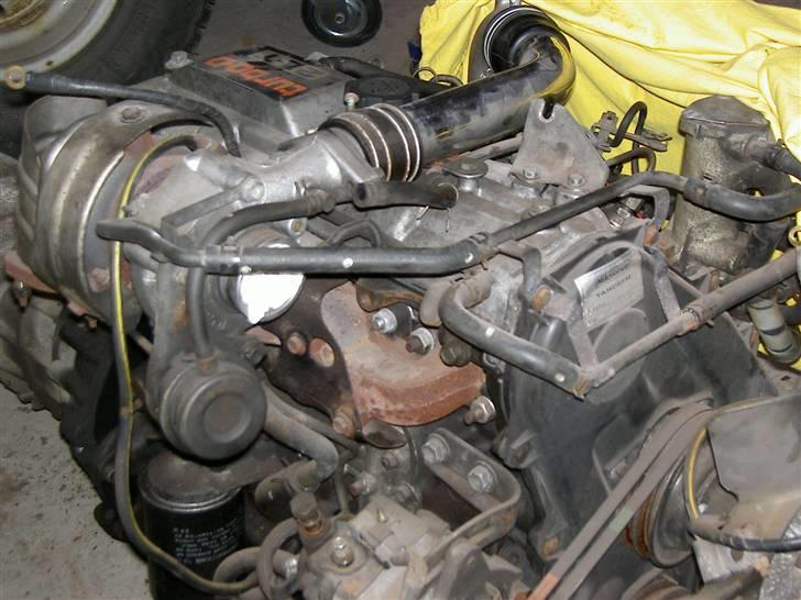 Toyota Landcruiser LJ70 - Motor afmonteret og renoveret. stempler ringe lejer turbo br.pumpe billede 2