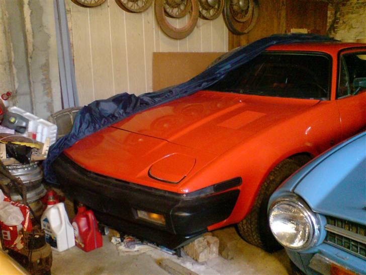 Triumph TR 7 - Det kan godt anbefales at dække bilen over, når den skal stå længe. den er som ny under helgaragen billede 3