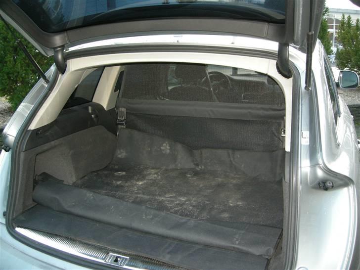 Audi Q7 - Og her ligger min damp hund så og nyder det hele billede 5