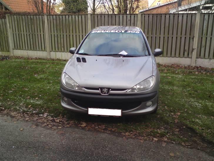 Peugeot 206 1,6 Sport - det er et billede med en parkerings bøde sur røv! billede 1