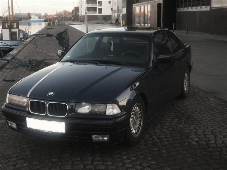 BMW 320i Coupe     (SOLGT) billede 19