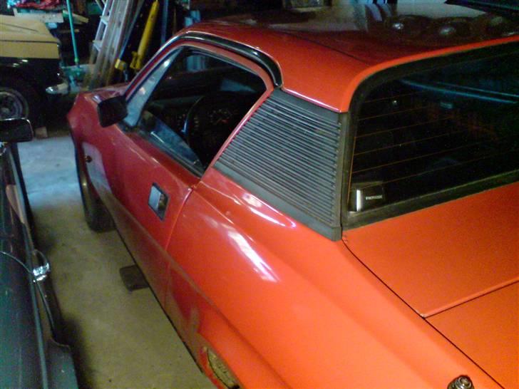 Triumph TR 7 - her kan man se den næsten lodrette og lave bagrude billede 5