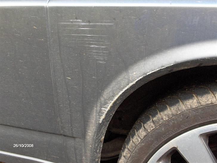 VW Transporter t4 Supervan - Første skramme efter at have haft den i 1 uge. den er lige lidt længere end en golf 2 fandt jeg ud af. billede 8