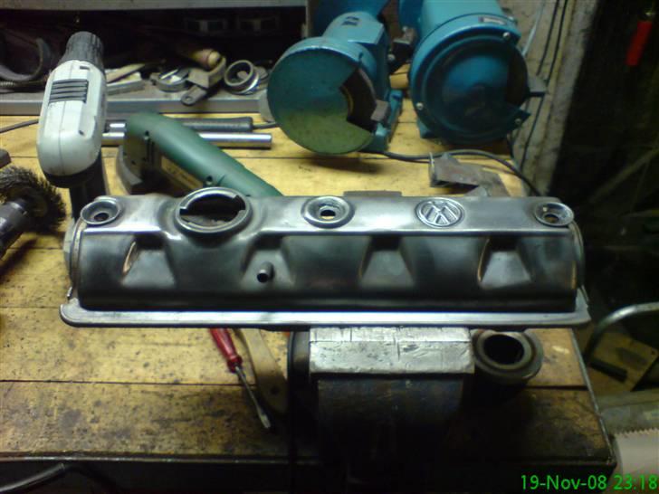 VW Polo solgt - Renset ventildæksel, før det blev malet hvidt.  billede 3