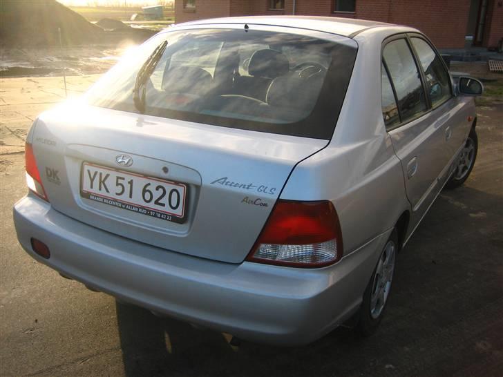 Hyundai Accent 1.5 GLS (solgt) - Bagfra billede 7