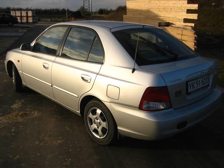 Hyundai Accent 1.5 GLS (solgt) - Skråt fra siden billede 8