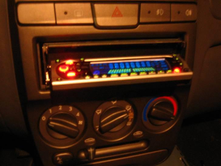 Hyundai Accent 1.5 GLS (solgt) - Ministry of Sound åbent billede 12