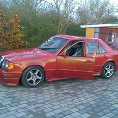 Mercedes Benz 124 *SOLGT*