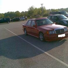 Mercedes Benz 124 *SOLGT*