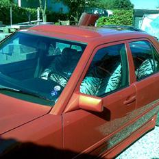 Mercedes Benz 124 *SOLGT*