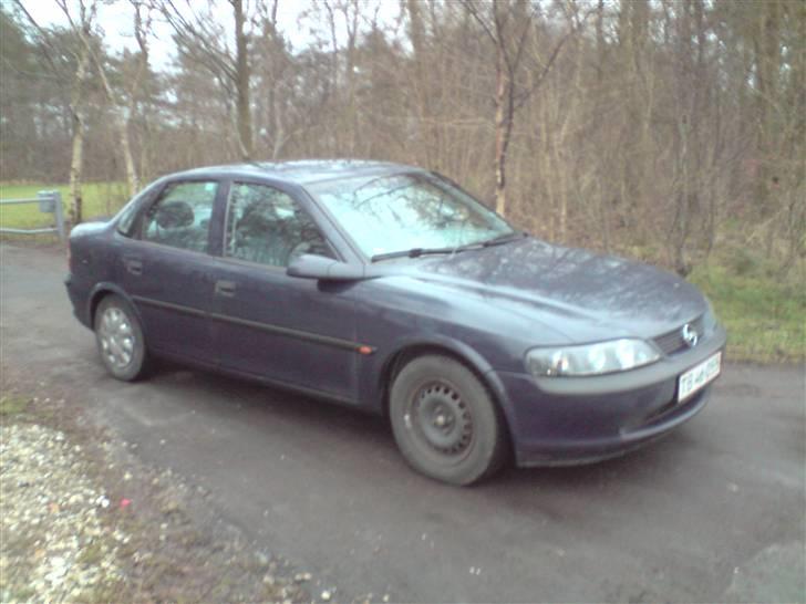 Opel Vectra B 1,6 16V  SOLGT ! - Tabte min hjulkapsel, Plastic Pis billede 1