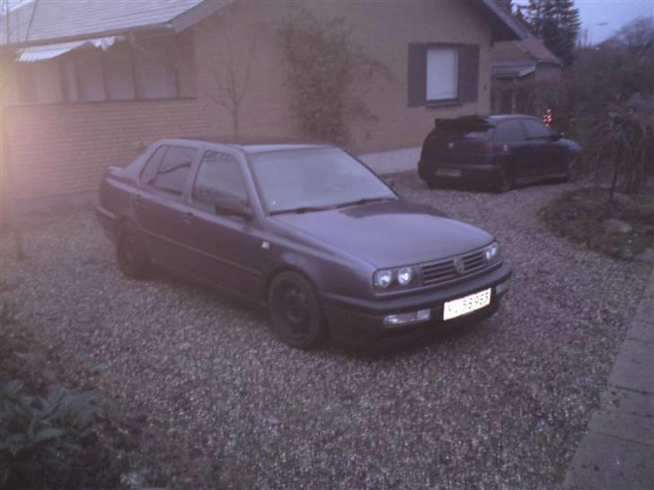 VW vento - min brors bil i baggrunden billede 1